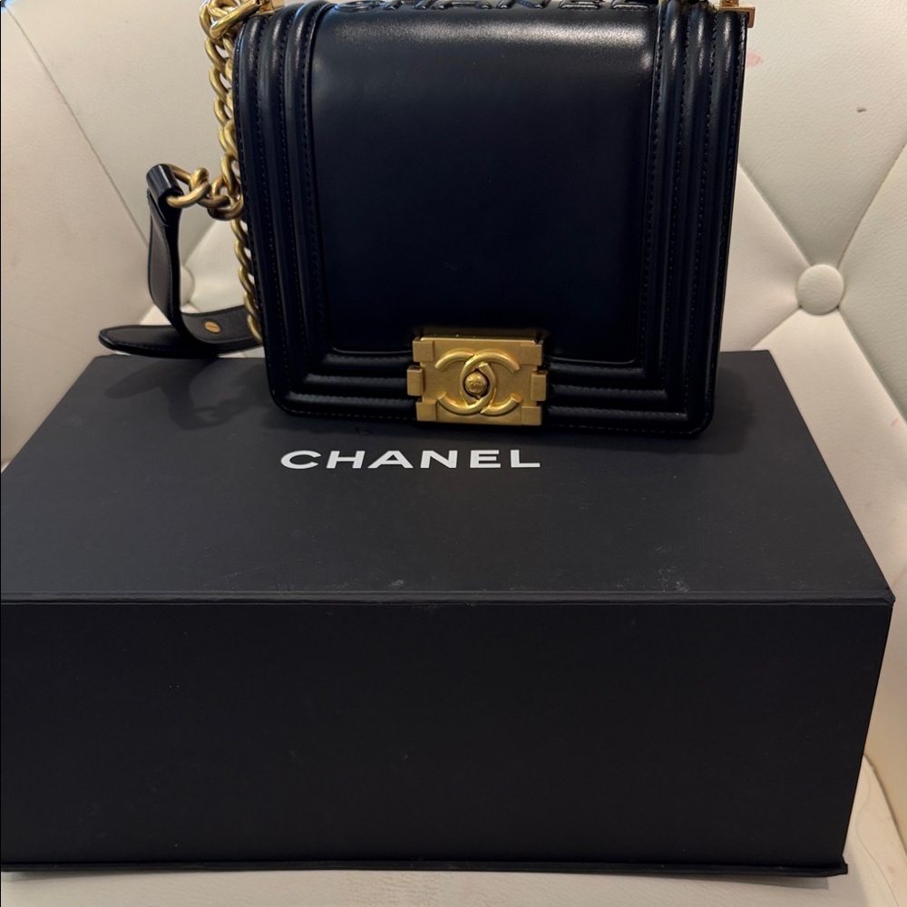 CHANEL Black Leather Crossbody with Gold CC Lock